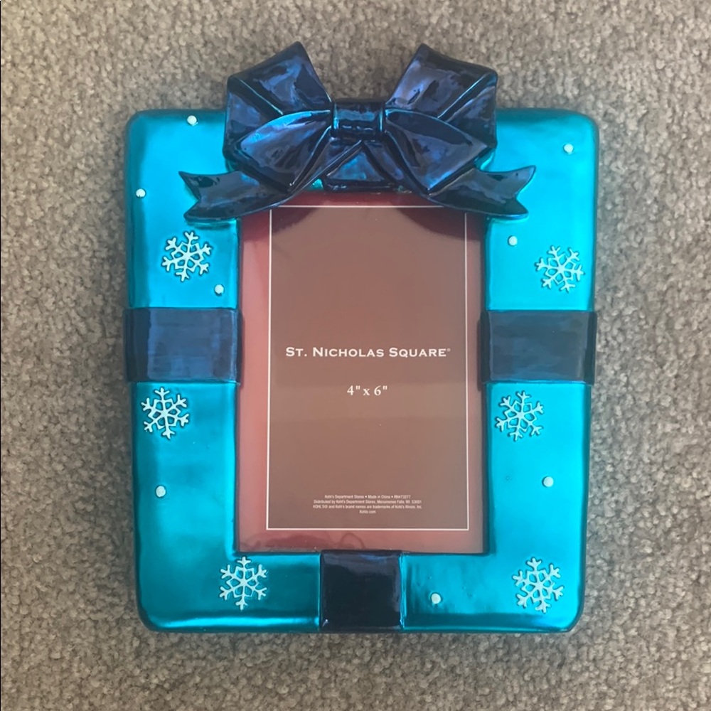 NWOT. St. Nicholas Square Teal Snowflake Frame.